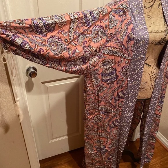 Mix print open front kimono with side slit… - Picture 2 of 7